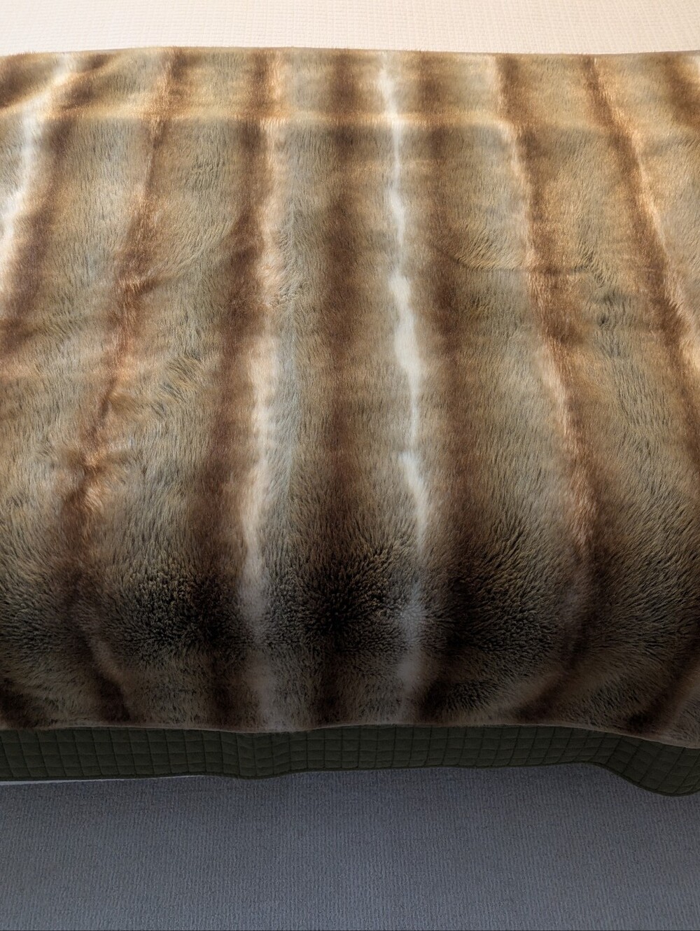 POTTERY BARN Luxury Faux Fur Throw Blanket - Brown & Cream 48x60
